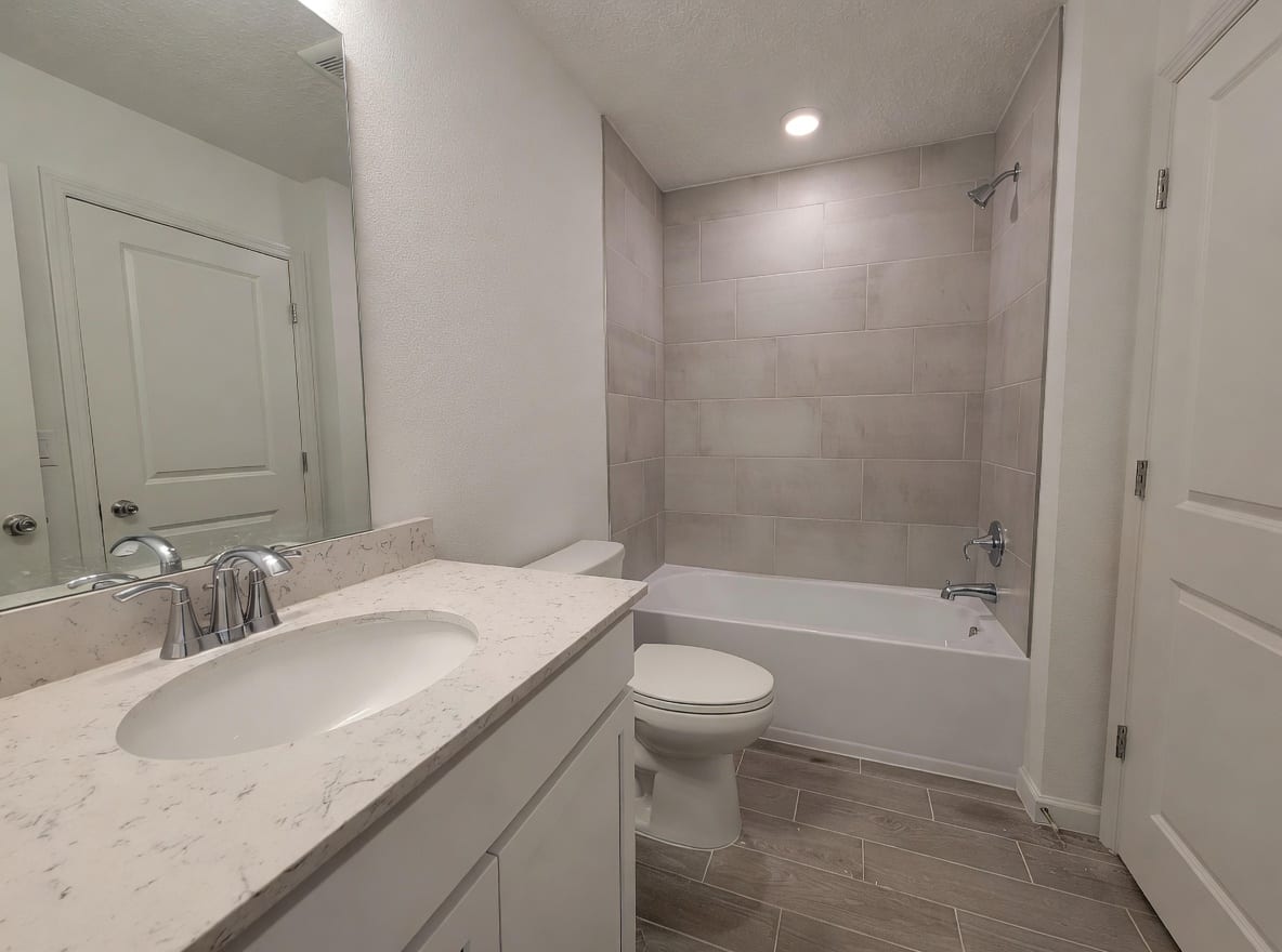 Gray Bath — Island Club Cleaning